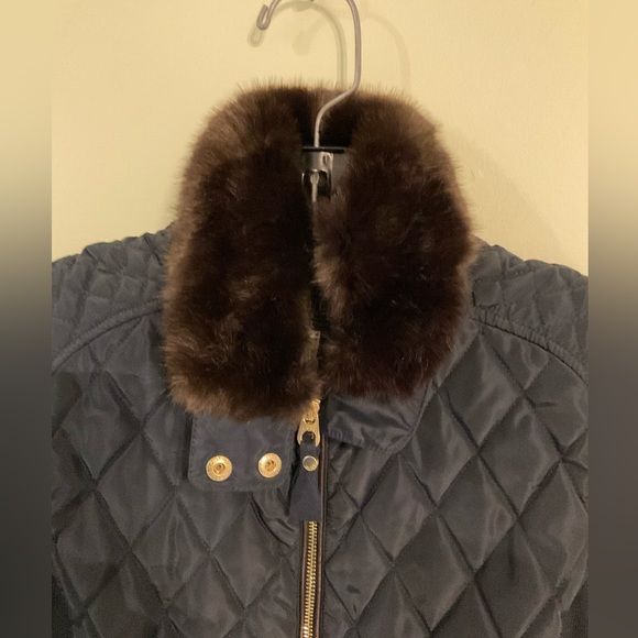 Joules Quilted Equestrian style Vest with removable fur collar. - Picture 3 of 8